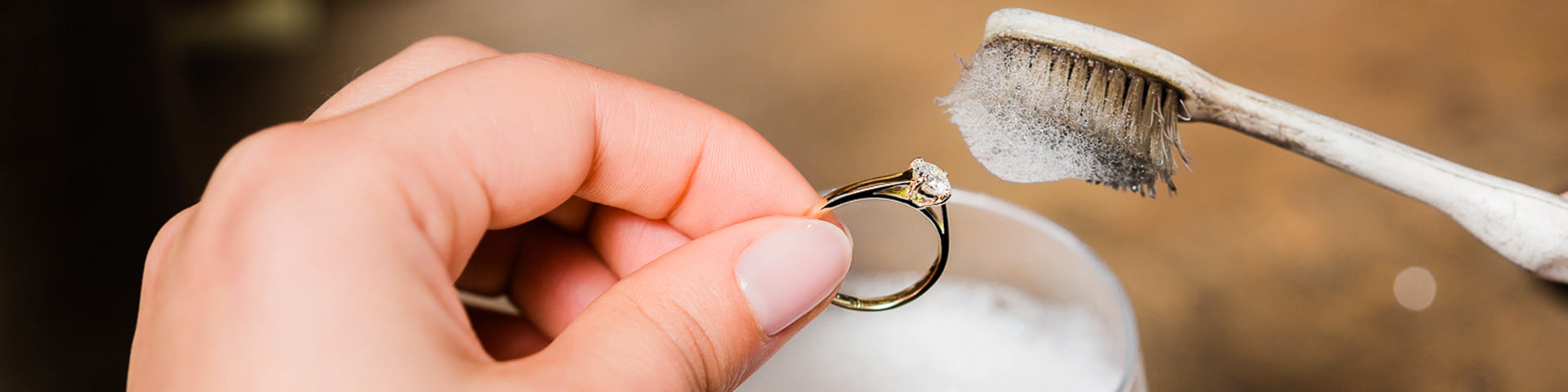 Comment nettoyer un bijou pour raviver sa brillance ? - Mediam Suisse