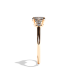 Bague solitaire épaulé diamant oval or blanc - Audacieuse
