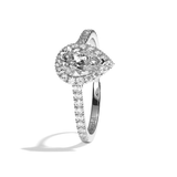 Bague solitaire halo diamant poire or blanc - Amoureuse pavée