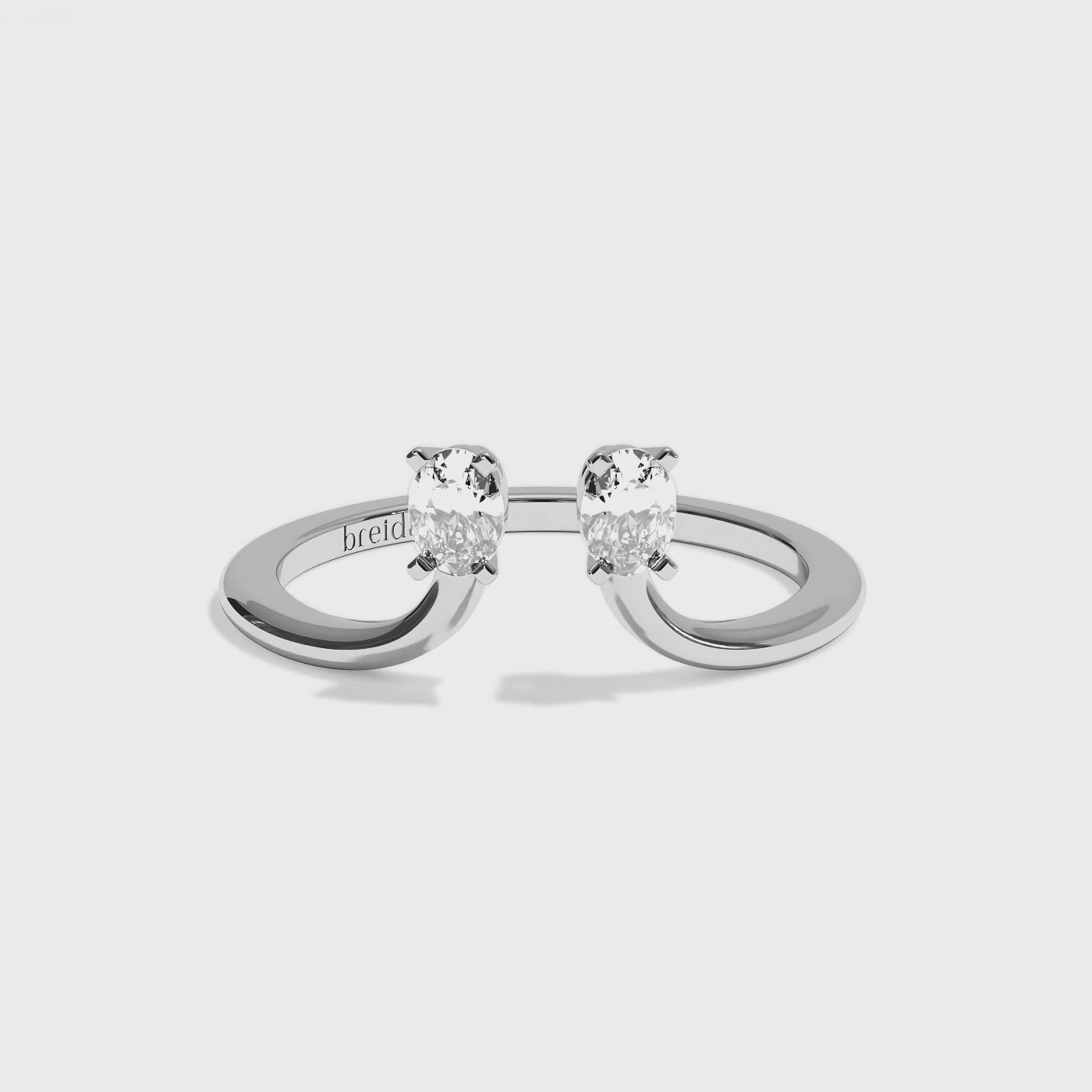 bague-toi-et-moi-diamant-ovale-or-blanc-palladie-sereine-joaillerie-video